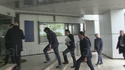 Scene from Conte "inciampa" nelle regole  igienico-sanitarie per il Coronavirus
