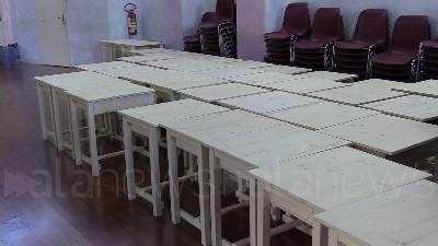 Scene from Milano, alla scuola Steiner banchi fai-da-te costruiti da genitori e insegnanti