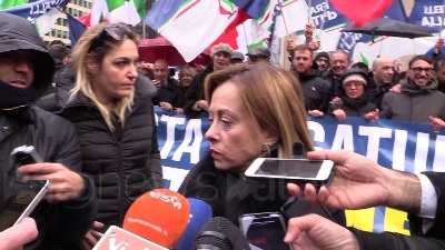 Scene from Mes, Meloni: "Riforma è inginocchiarsi a Merkel"