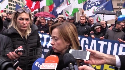 Scene from Mes, Meloni: "Riforma è inginocchiarsi a Merkel"