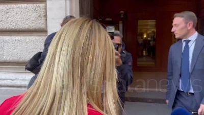 Scene from Elezioni, Meloni arriva a Montecitorio: "Non c'è scontro con Draghi su Pnrr, ma bisogna fare meglio"