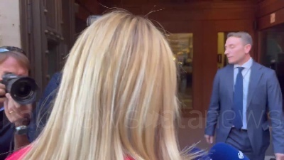 Scene from Elezioni, Meloni arriva a Montecitorio: "Non c'è scontro con Draghi su Pnrr, ma bisogna fare meglio"