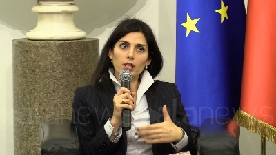 Scene from Sicurezza, Raggi: "Attendo i poliziotti, intanto implemento..."