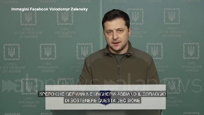 Scene from Ucraina, Zelensky: "Germania e Ungheria siano coraggiosi su Swift"