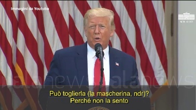 Scene from Coronavirus, Trump al giornalista: "Può togliere la mascherina? Non riesco a sentirla"