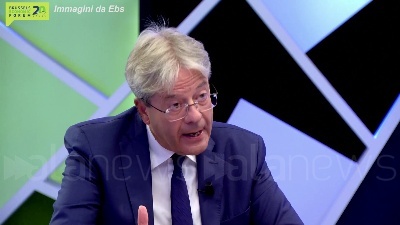 Scene from Coronavirus, Gentiloni: "Momento giusto per salario minimo in Ue"
