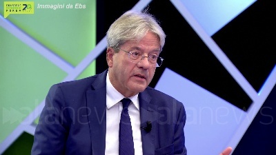 Scene from Coronavirus, Gentiloni: "Momento giusto per salario minimo in Ue"