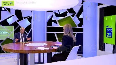 Scene from Coronavirus, Gentiloni: "Momento giusto per salario minimo in Ue"