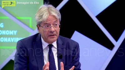 Scene from Coronavirus, Gentiloni: "Momento giusto per salario minimo in Ue"