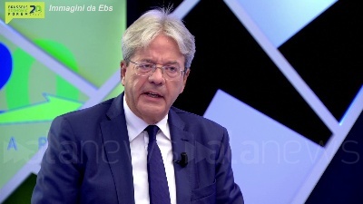 Scene from Coronavirus, Gentiloni: "Momento giusto per salario minimo in Ue"