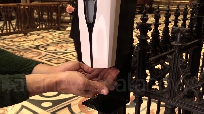 Scene from Fase 2, fedeli tornano in Duomo per la messa: "Difficile stare lontano dalla chiesa"