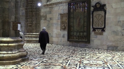 Scene from Fase 2, fedeli tornano in Duomo per la messa: "Difficile stare lontano dalla chiesa"