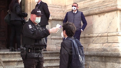 Scene from Fase 2, fedeli tornano in Duomo per la messa: "Difficile stare lontano dalla chiesa"