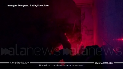 Scene from Soldati feriti vengono soccorsi nell'ospedale militare vicino all'acciaieria Azovstal