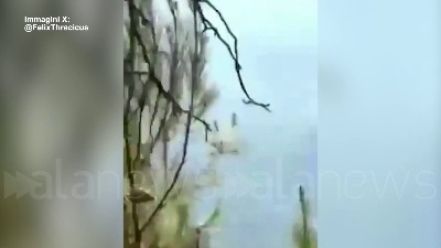 Scene from Grecia, scontro tra due elicotteri antincendio sulla Psatha: le immagini