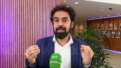 Scene from Migranti, Giarrusso: "Problema europeo che non viene affrontato"