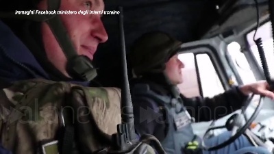 Scene from Ucraina, polizia al lavoro per rimuovere gli ordigni dalle città bombardate