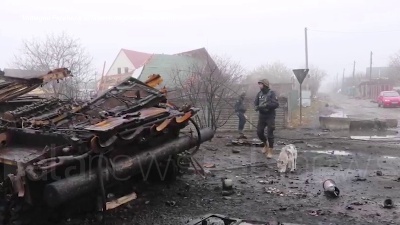 Scene from Ucraina, polizia al lavoro per rimuovere gli ordigni dalle città bombardate