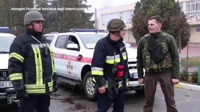 Scene from Ucraina, polizia al lavoro per rimuovere gli ordigni dalle città bombardate