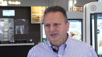 Scene from Mancanza di stagionali, McDonald's smentisce: "Dati su assunzioni in linea rispetto ad altri anni"