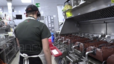 Scene from Mancanza di stagionali, McDonald's smentisce: "Dati su assunzioni in linea rispetto ad altri anni"