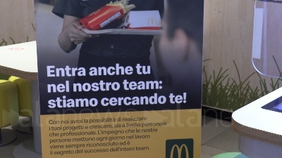 Scene from Mancanza di stagionali, McDonald's smentisce: "Dati su assunzioni in linea rispetto ad altri anni"