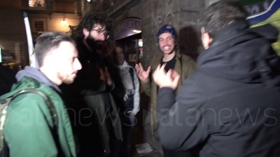 Scene from Napoli, Santori contestato si gira e se ne va
