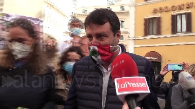 Scene from Covid, Salvini: "Multare le bariste in pausa sigaretta è demenziale"