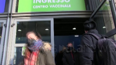 Scene from Vaccini Bambini: pronto l'hub Fiera Milano tra sale cinema, clown e le mascotte di Gardalnd