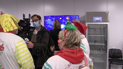 Scene from Vaccini Bambini: pronto l'hub Fiera Milano tra sale cinema, clown e le mascotte di Gardalnd
