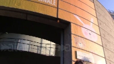 Scene from Vaccini Bambini: pronto l'hub Fiera Milano tra sale cinema, clown e le mascotte di Gardalnd