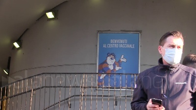 Scene from Vaccini Bambini: pronto l'hub Fiera Milano tra sale cinema, clown e le mascotte di Gardalnd