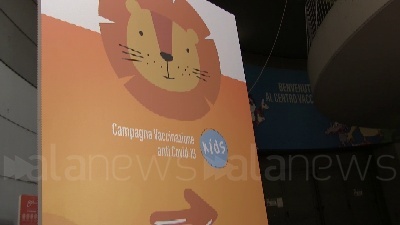 Scene from Vaccini Bambini: pronto l'hub Fiera Milano tra sale cinema, clown e le mascotte di Gardalnd