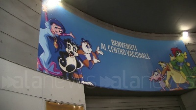 Scene from Vaccini Bambini: pronto l'hub Fiera Milano tra sale cinema, clown e le mascotte di Gardalnd