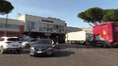 Scene from Blitz Salvini a TMB Ama Rocca Cencia, ma lo bloccano all'ingresso