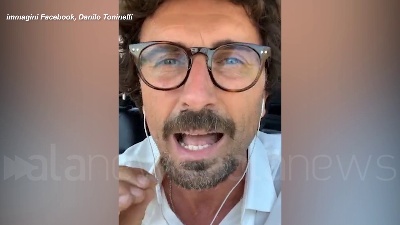 Scene from Fontana indagato in Lombardia, Toninelli a Salvini: "Lo difendi? Non raccontare balle"