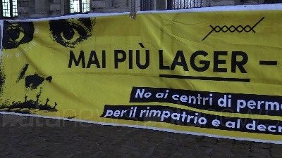 Scene from Corteo no Cpr, i manifestanti: "Sala svegliati: abbi coraggio di disobbedire"