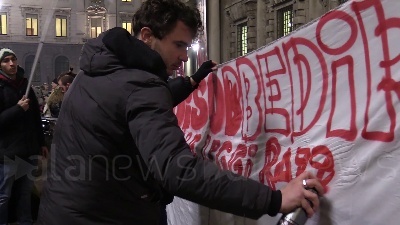 Scene from Corteo no Cpr, i manifestanti: "Sala svegliati: abbi coraggio di disobbedire"