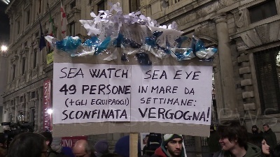 Scene from Corteo no Cpr, i manifestanti: "Sala svegliati: abbi coraggio di disobbedire"