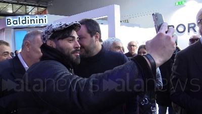 Scene from Conte, Salvini: "Conosco solo l'allenatore e il cantautore"