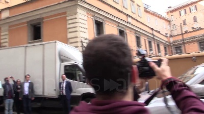 Scene from Governo, Crosetto: "Se sono preoccupato per i numeri al Senato? Mi vede con la faccia preoccupata?"