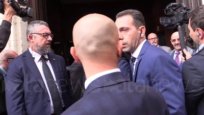 Scene from Governo, Crosetto: "Se sono preoccupato per i numeri al Senato? Mi vede con la faccia preoccupata?"
