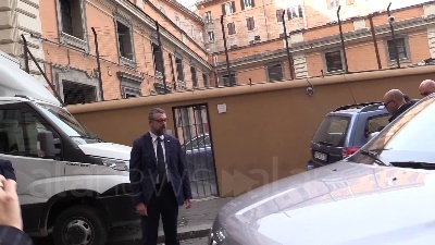 Scene from Governo, Crosetto: "Se sono preoccupato per i numeri al Senato? Mi vede con la faccia preoccupata?"