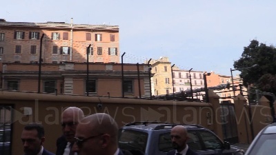 Scene from Governo, Crosetto: "Se sono preoccupato per i numeri al Senato? Mi vede con la faccia preoccupata?"