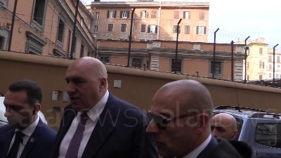 Scene from Governo, Crosetto: "Se sono preoccupato per i numeri al Senato? Mi vede con la faccia preoccupata?"