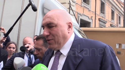Scene from Governo, Crosetto: "Se sono preoccupato per i numeri al Senato? Mi vede con la faccia preoccupata?"