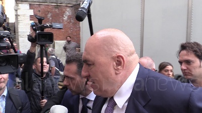 Scene from Governo, Crosetto: "Se sono preoccupato per i numeri al Senato? Mi vede con la faccia preoccupata?"