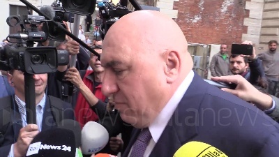 Scene from Governo, Crosetto: "Se sono preoccupato per i numeri al Senato? Mi vede con la faccia preoccupata?"