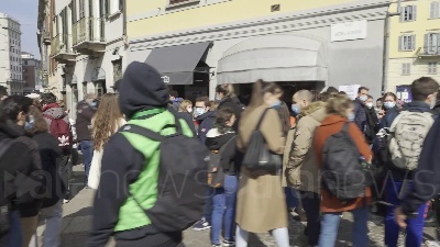 Scene from A Milano assembramenti sul set del nuovo film di Lady Gaga