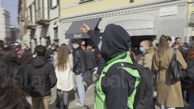 Scene from A Milano assembramenti sul set del nuovo film di Lady Gaga